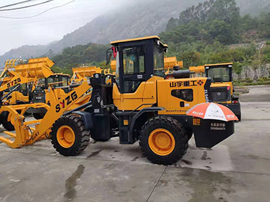 恭喜羅總喜提新車，山宇裝載機(jī)940走起，山宇重工，助您成功！